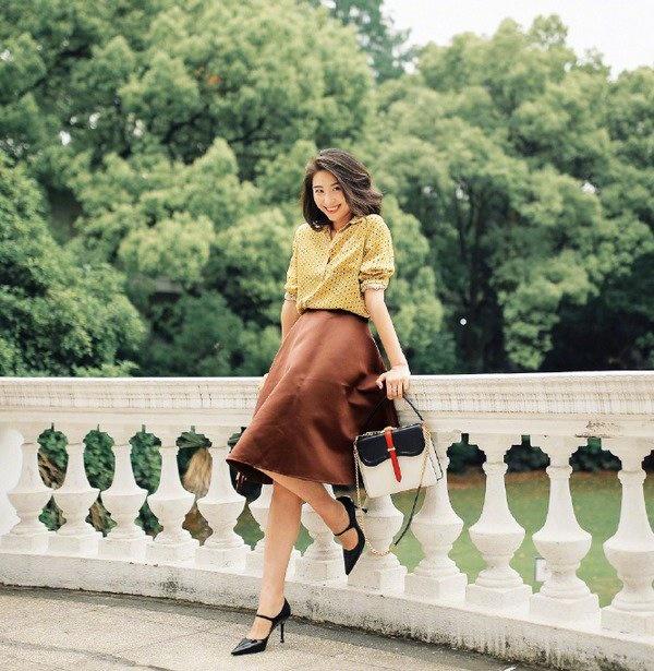 4 công thức phối chân váy đi làm trong ngày thu nắng nhẹ, chị em cứ yên tâm ghi điểm-4