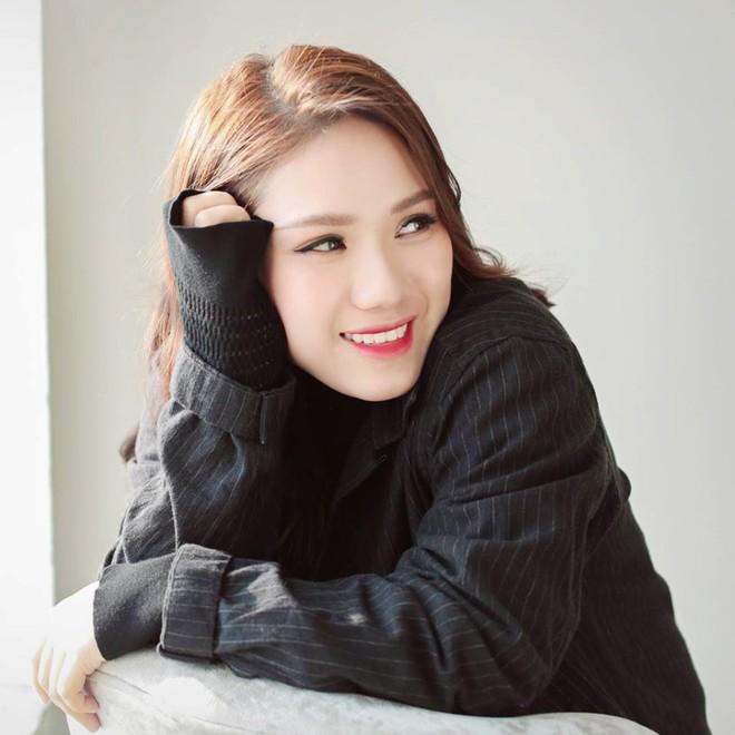 Thùy Chi trông như nữ sinh nhờ style trang điểm tông hồng-5