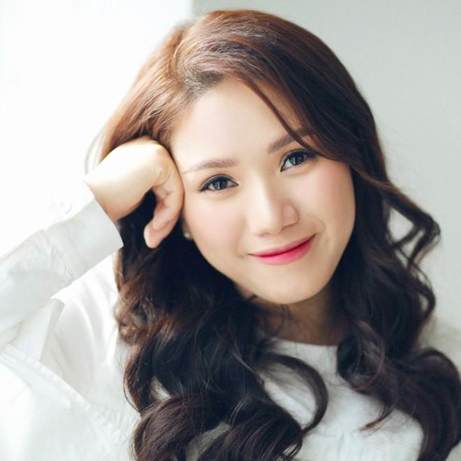 Thùy Chi trông như nữ sinh nhờ style trang điểm tông hồng-6