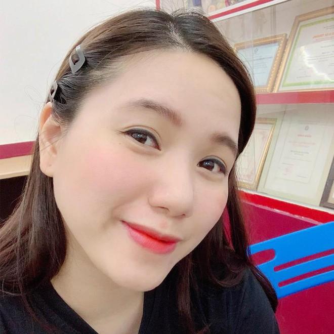 Thùy Chi trông như nữ sinh nhờ style trang điểm tông hồng-7