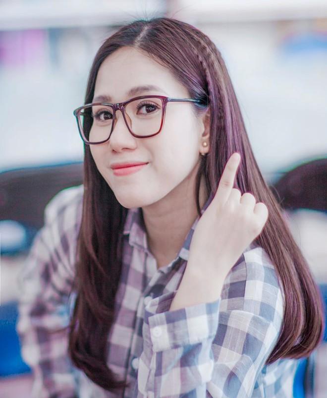 Thùy Chi trông như nữ sinh nhờ style trang điểm tông hồng-8