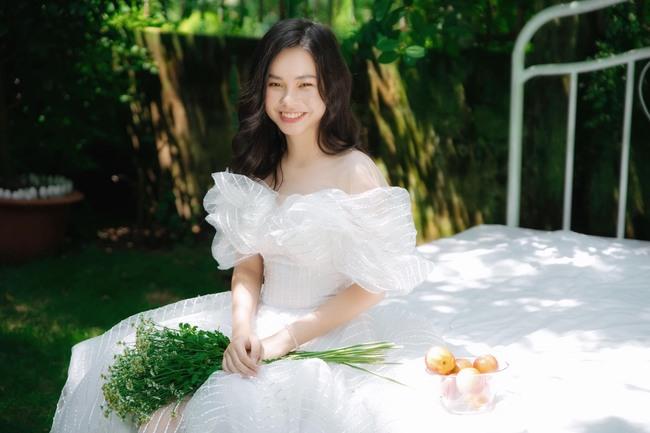 Cảnh nóng táo bạo của loạt mỹ nhân chưa 18 tuổi gây sốt dư luận-10