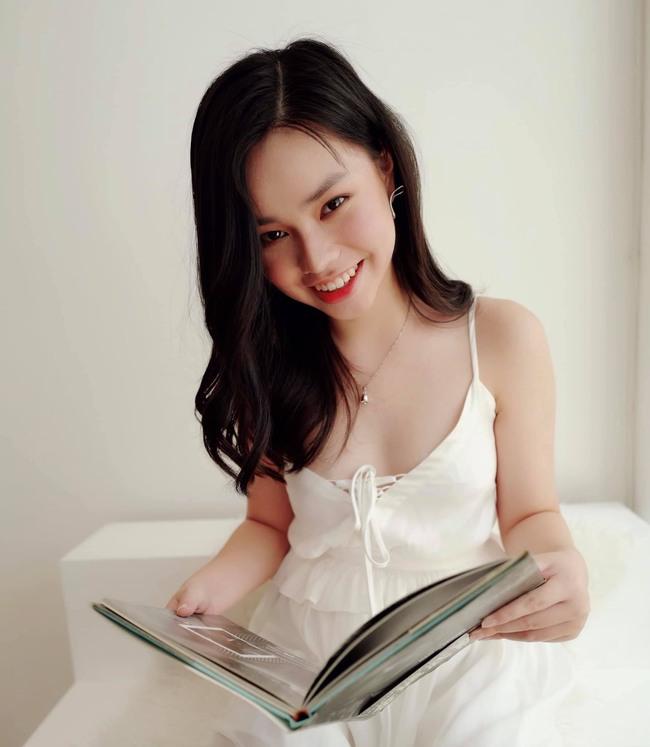 Cảnh nóng táo bạo của loạt mỹ nhân chưa 18 tuổi gây sốt dư luận-7