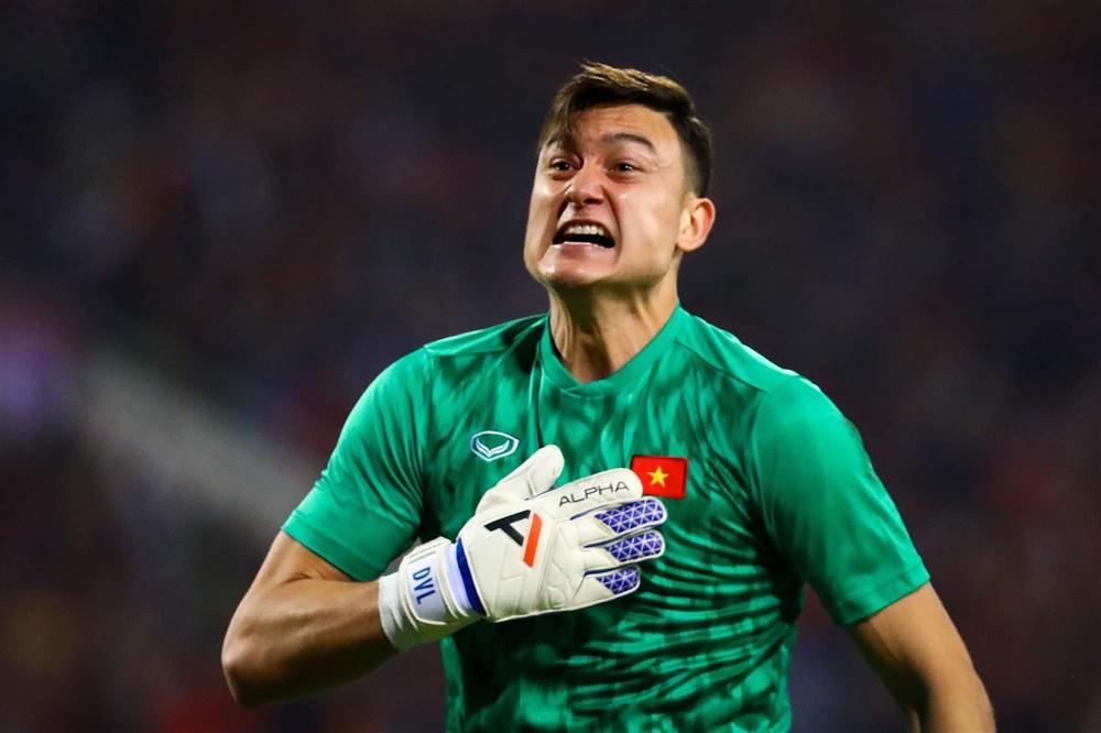 Xem em gái trổ tài xoạc chân, thủ môn Đặng Văn lâm có hành động chuẩn anh trai quốc dân-3