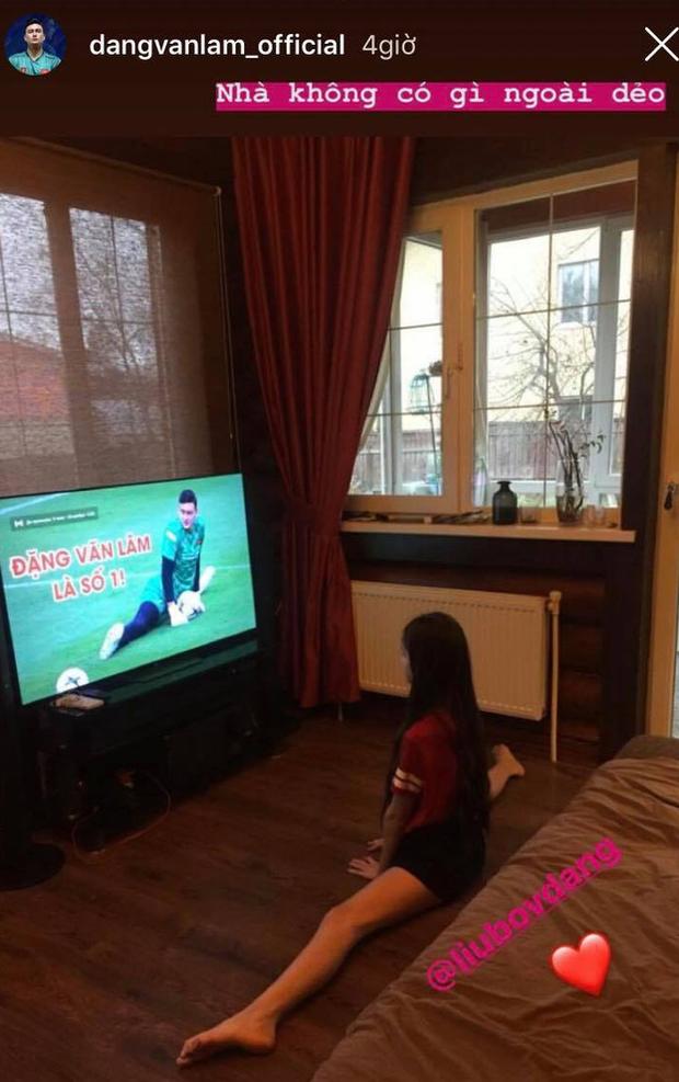 Xem em gái trổ tài xoạc chân, thủ môn Đặng Văn lâm có hành động chuẩn anh trai quốc dân-2