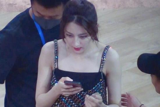 Địch Lệ Nhiệt Ba đẹp tới cỡ nào trong loạt ảnh chưa qua chỉnh sửa?