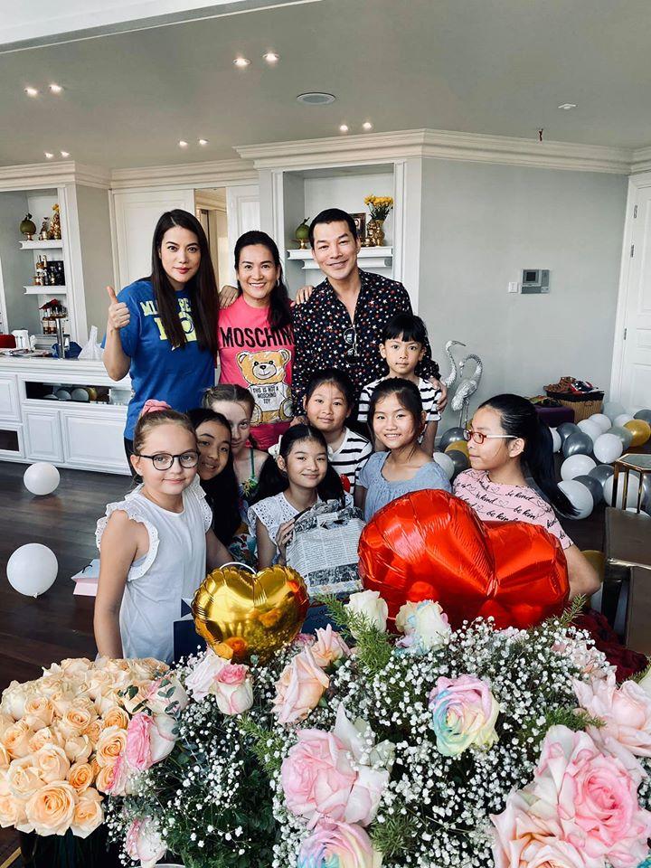 Mới 6 tuổi, con gái Thủy Tiên - Công Vinh đã sở hữu chiều cao vượt trội, gia nhập hội chân dài ái nữ nhà sao Việt-7