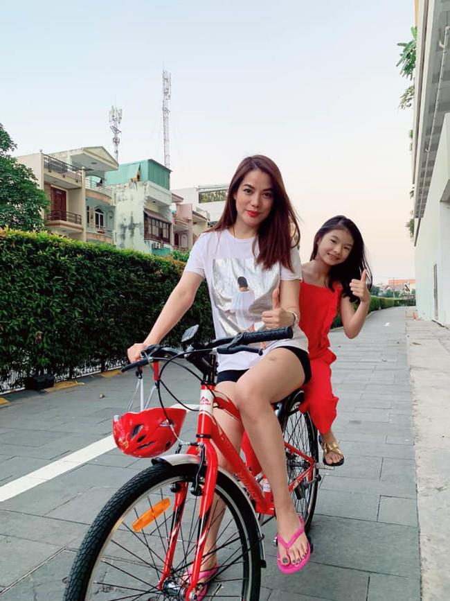 Lâu lâu mới xuất hiện, con gái Trương Ngọc Ánh gây bất ngờ với đôi chân dài miên man ở tuổi 11-5