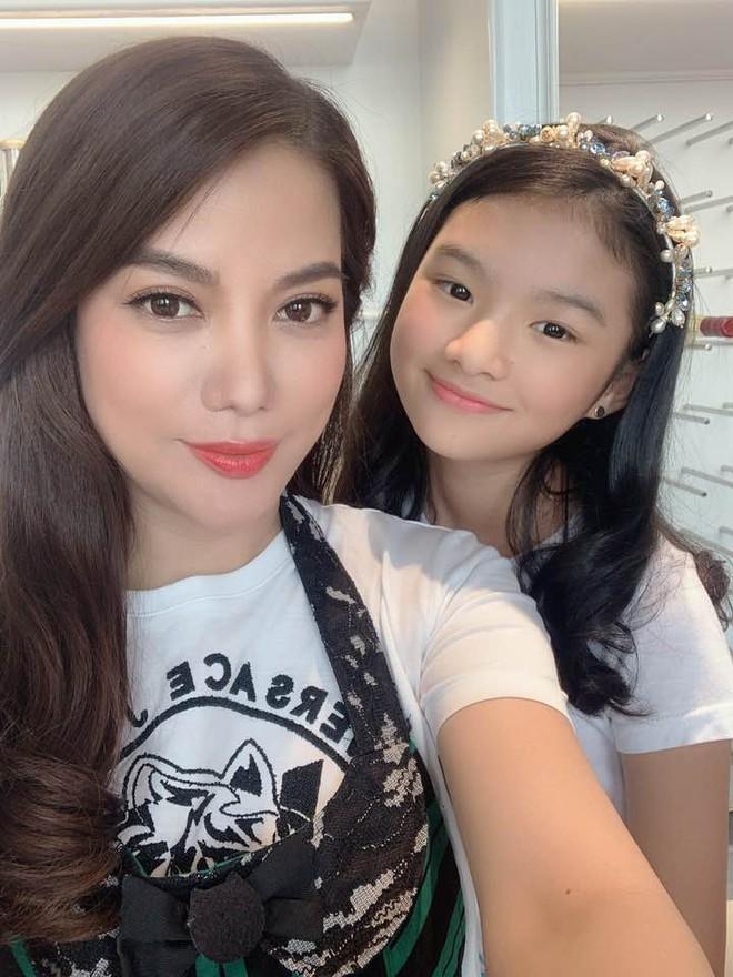 Mới 6 tuổi, con gái Thủy Tiên - Công Vinh đã sở hữu chiều cao vượt trội, gia nhập hội chân dài ái nữ nhà sao Việt-11