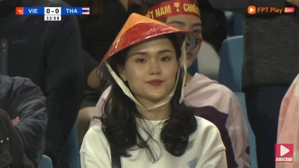 Bạn gái Đỗ Duy Mạnh khoe ảnh tự đăng xinh lung linh nhưng nhìn ảnh được tag làm ai cũng bất ngờ-2