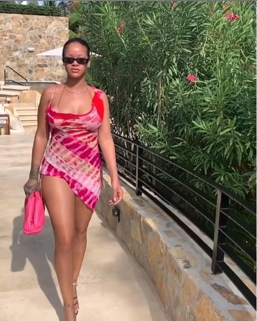 Nữ ca sĩ giàu nhất thế giới tung ảnh khoe vòng một khủng-4