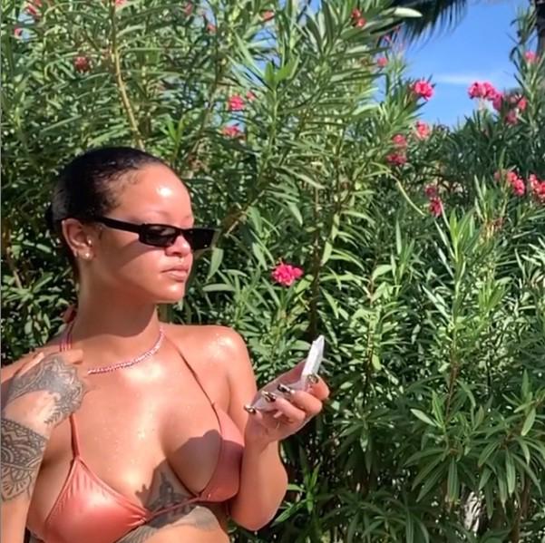 Nữ ca sĩ giàu nhất thế giới tung ảnh khoe vòng một khủng-5