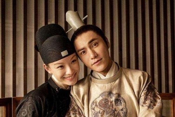 Trần Khôn ôm một người đàn ông-3