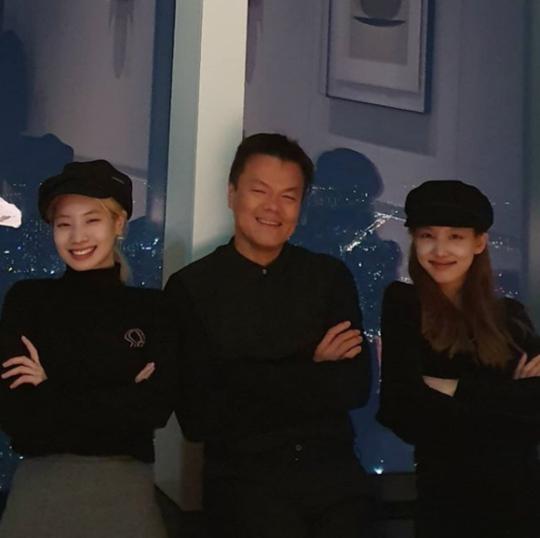 Park Jin Young, TWICE Nayeon và Dahyun cùng ghi hình tập mới nhất cho chương trình 