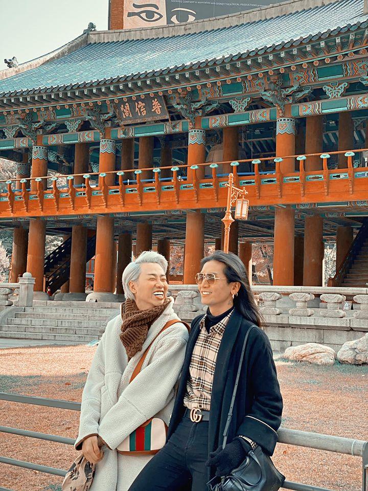 BB Trần - Hải Triều sánh đôi đi du lịch, dân mạng hết hồn tưởng hai công công tuổi xế chiều-1