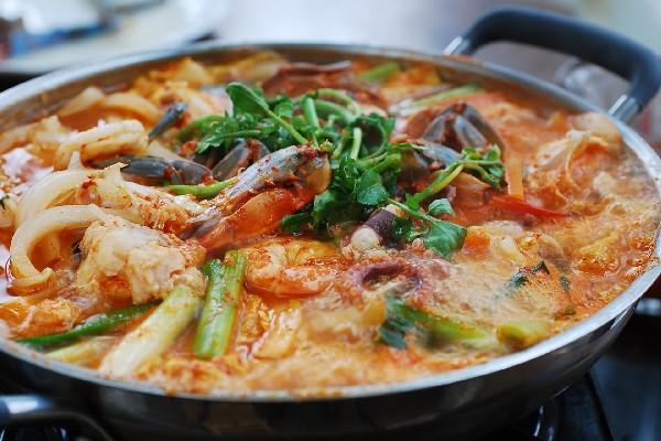 Ngập hải sản trong nồi lẩu mắm Cần Thơ-1