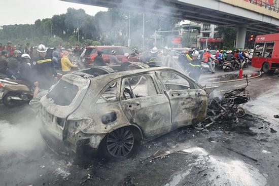 Tạm giữ hình sự nữ tài xế Mercedes GLC 250