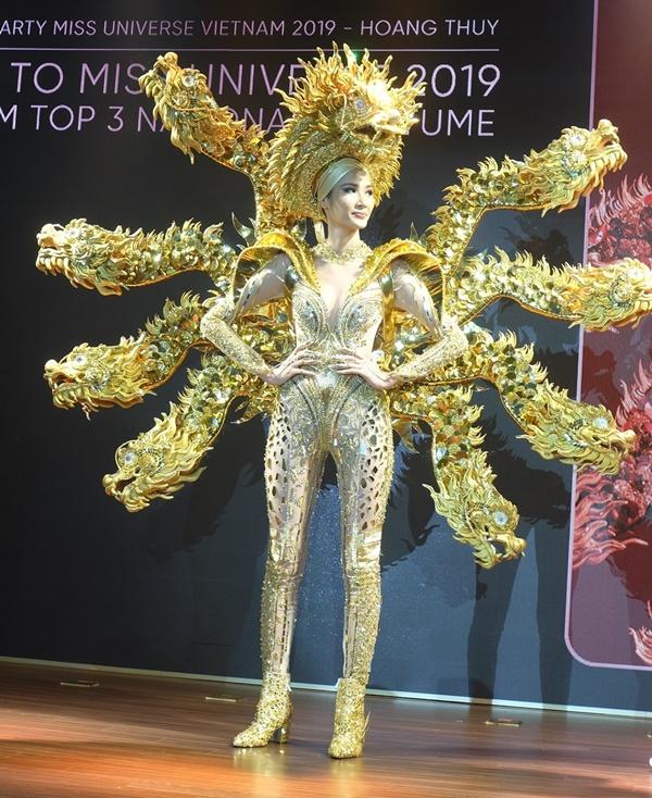 Cafe phin sữa đá trở thành quốc phục chính thức của Hoàng Thùy tại Miss Universe 2019-6