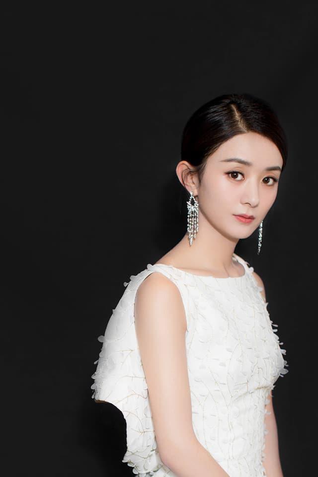 Triệu Lệ Dĩnh tiếp tục khốn đốn khi bị người nổi tiếng này thẳng thừng nhận xét không có tư cách dự LHP Kim Kê 2019-1