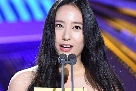 'Công chúa băng giá' Krystal bị chê tăng cân, xuống sắc