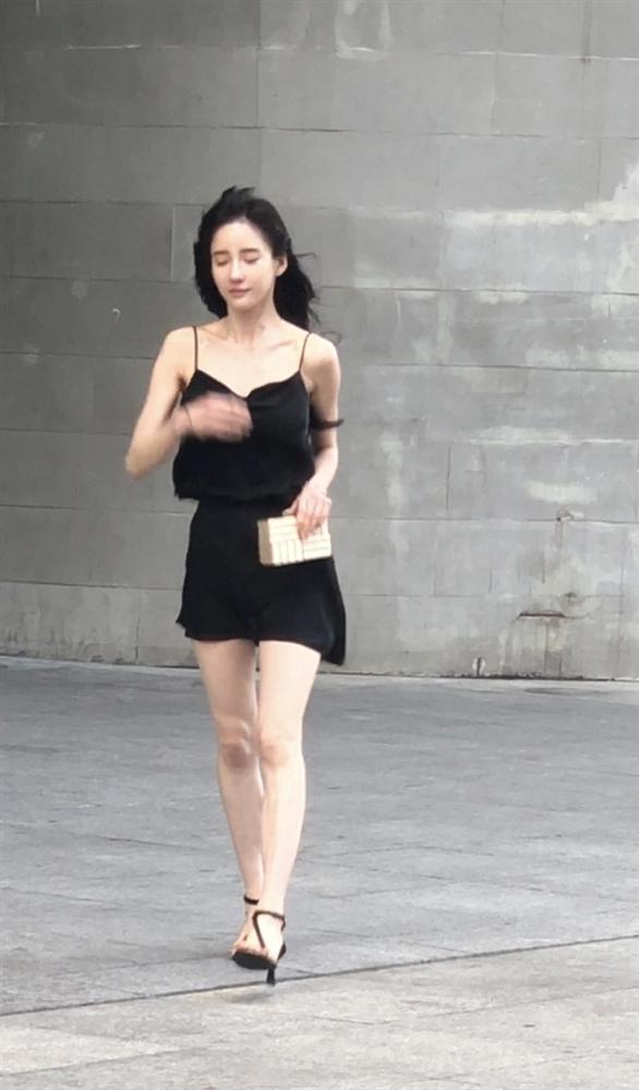 Bản sao Angelababy làm dân tình điêu đứng với đôi chân ngắn một mẩu khác xa ảnh tự đăng-3