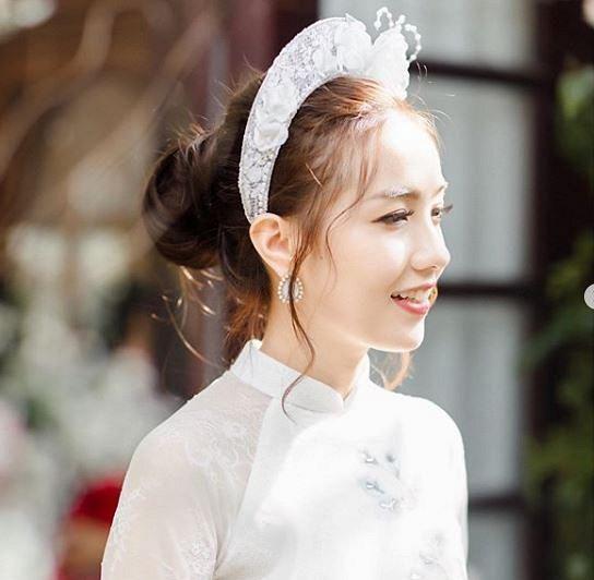 Mie Nguyễn khoe ảnh đẹp trong ngày ăn hỏi, đáng chú ý là hình ảnh sợ hãi ngồi bệt trước giờ lên xe hoa-2