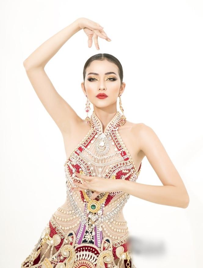 Sau lùm xùm quỵt tiền, đổi nhà thiết kế ngay phút chót, Ngọc Châu khoe bộ trang phục dân tộc chính thức tại Miss Supranational 2019-8
