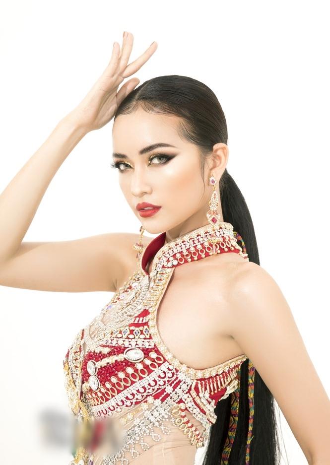 Sau lùm xùm quỵt tiền, đổi nhà thiết kế ngay phút chót, Ngọc Châu khoe bộ trang phục dân tộc chính thức tại Miss Supranational 2019-9