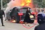 Bí ẩn người hùng thầm lặng cùng CSGT cứu người kẹt dưới gầm xe Mercedes rực lửa-5
