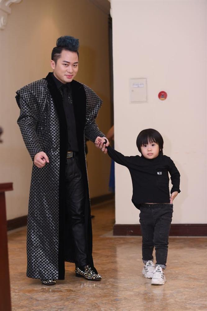 Tùng Dương kể hậu trường 6 năm hát Táo Quân-2