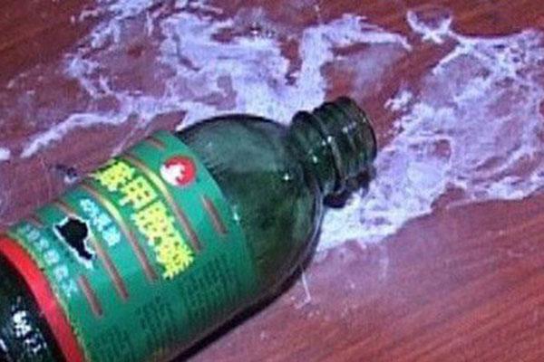 Mẹ ruột cho con 1 tuổi uống thuốc trừ sâu rồi cắt tay tự tử ở Bình Phước-1