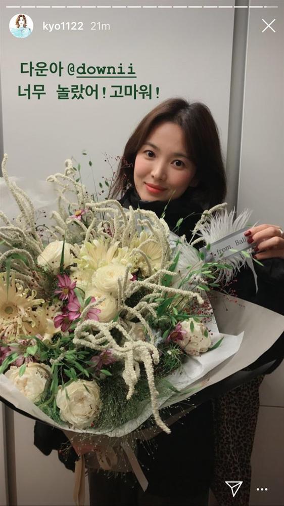 Song Hye Kyo ăn sinh nhật bên Yoo Ah In: Ngọt ngào tựa đầu vào nhau!-4