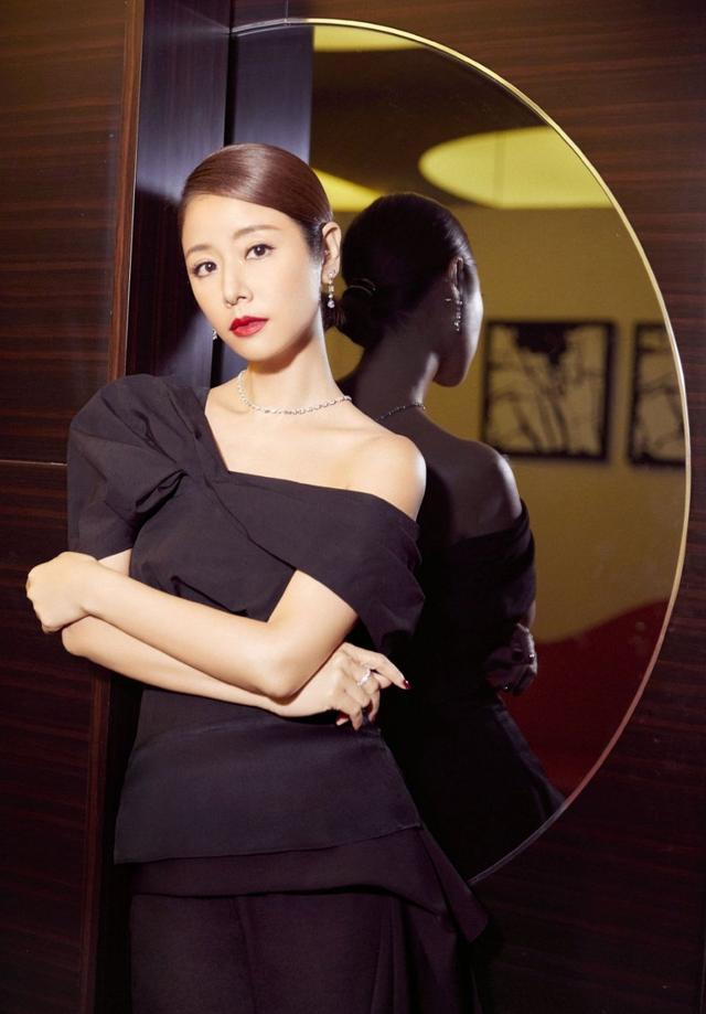 Kẻ thù không đội trời chung của làng giải trí Hoa ngữ: Tố Lâm Tâm Như ăn cắp, chê bai Dương Mịch, Mã Tư Thuần diễn dở-5