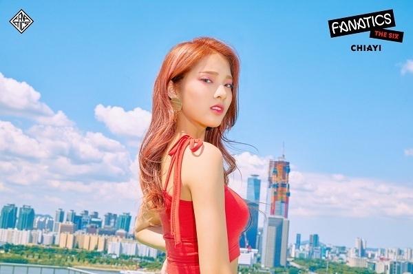Chiayi ra mắt với nhóm nhạc nhỏ Flavor vào năm 2018 cùng với hai thành viên Doah và Yoonhye. Sau đó, nữ thần thượng nhà Fascino Entertainment đã chính thức ra mắt với Fanatics vào tháng 8 vừa qua. Chiayi được mệnh danh là 'cỗ máy nhảy' của nhóm, cô đã học vũ đạo và quyết tâm theo đuổi nghệ thuật từ khi còn rất nhỏ.