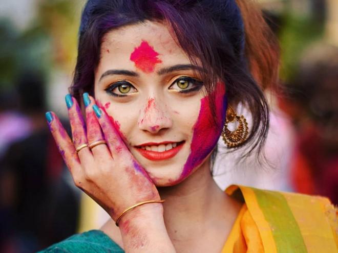 Thánh nữ Ấn Độ có đôi mắt đổi màu khoe váy cưới, triệu thanh niên bất loạn-1