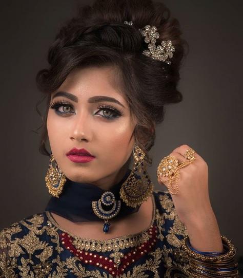 Thánh nữ Ấn Độ có đôi mắt đổi màu khoe váy cưới, triệu thanh niên bất loạn-4