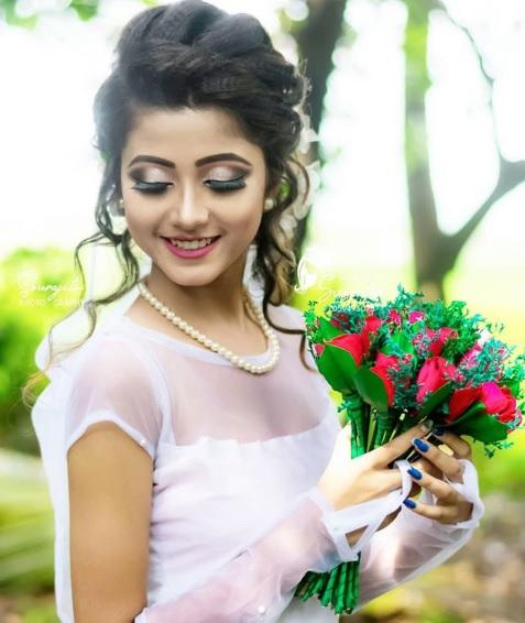 Thánh nữ Ấn Độ có đôi mắt đổi màu khoe váy cưới, triệu thanh niên bất loạn-7