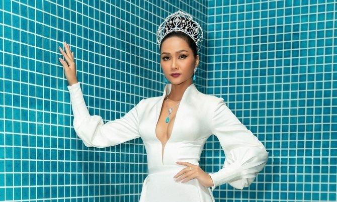 Vòng 1 bên phồng bên xẹp của sao Việt, Mai Phương Thúy nóng bỏng là thế cũng không cân đối-2