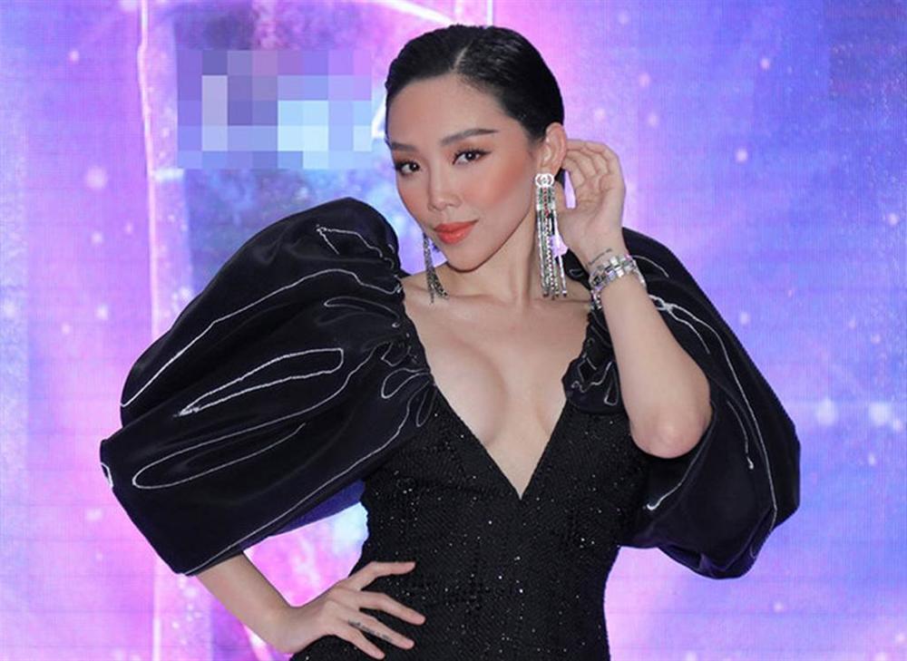 Vòng 1 bên phồng bên xẹp của sao Việt, Mai Phương Thúy nóng bỏng là thế cũng không cân đối-10