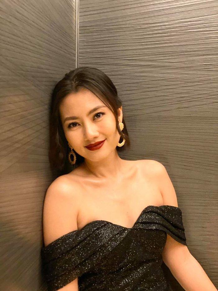 Giữa ồn ào bị mẹ ruột ám chỉ có lỗi trong việc ly hôn, Ngọc Lan vẫn vui vẻ lên đồ ra phố và tham dự sự kiện-3