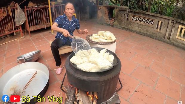 Cho nguyên rổ ớt chưa cắt trộn cùng mỳ, bà Tân Vlog làm ai cũng thắc mắc liệu có cay như trong truyền thuyết?-2