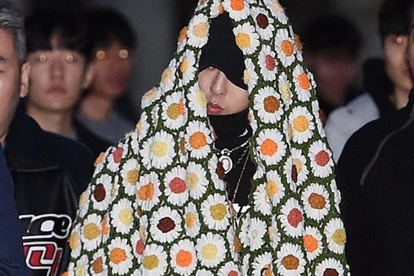 Không phải Khá Bảnh, từ 7 năm trước G-Dragon đã là ông tổ khai sinh điệu múa quạt đình đám-9