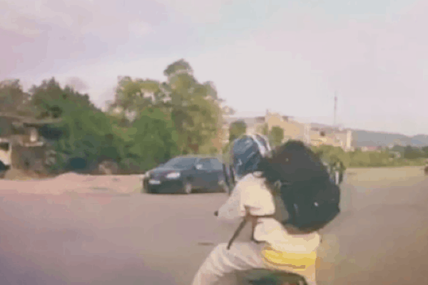 Máy bay rơi xuống khu dân cư, ít nhất 18 người thiệt mạng-2