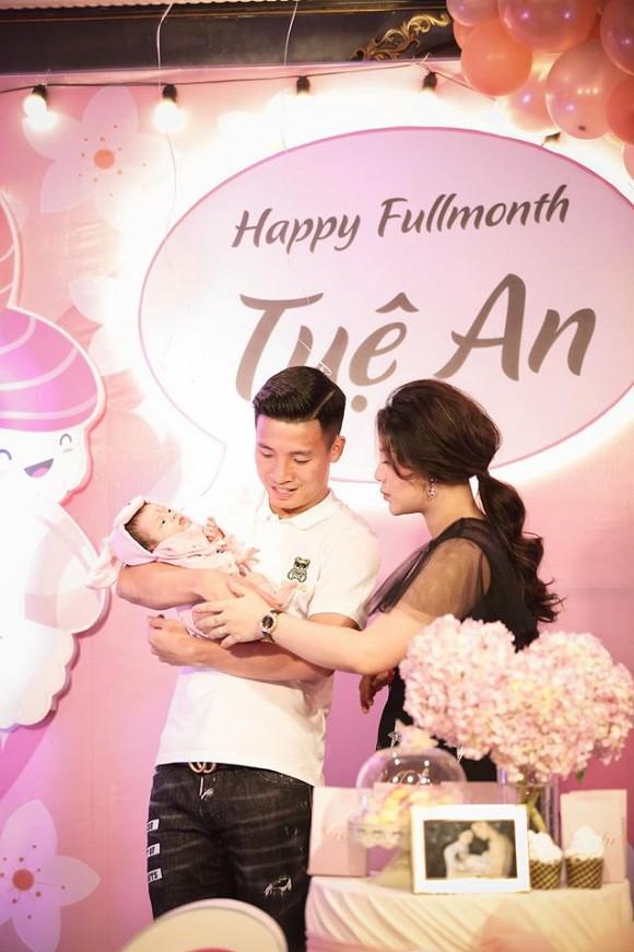 Tròn 1 tháng sau sinh, bà xã Bùi Tiến Dũng khoe ảnh xinh đẹp đến khó tin-5