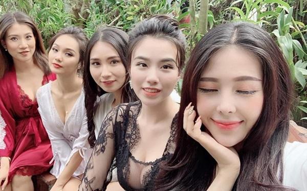 Hot girl Việt tai tiếng, khoe thân có cửa nào tấn công showbiz?-3