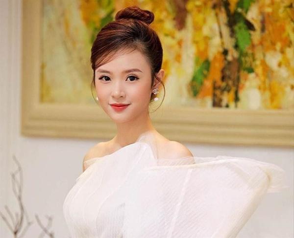 Hot girl Việt tai tiếng, khoe thân có cửa nào tấn công showbiz?-4