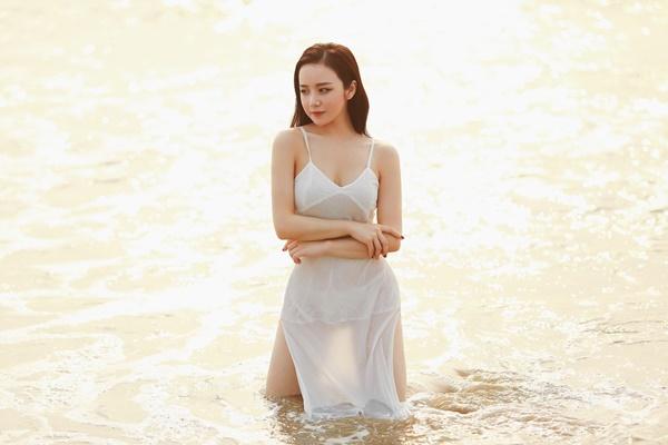 Hot girl Việt tai tiếng, khoe thân có cửa nào tấn công showbiz?-2