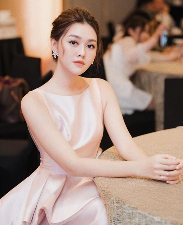 Á hậu Tường San dù đã trở về Việt Nam nhưng tâm hồn vẫn vương vấn ở Nhật Bản trong thời gian tham gia cuộc thi Hoa hậu Quốc tế 2019.