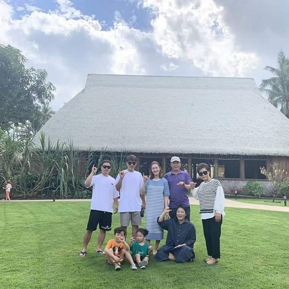 Gia đình Song Joong Ki vui vẻ hơn sau khi con trai thoát khỏi cuộc hôn nhân với Song Hye Kyo-2