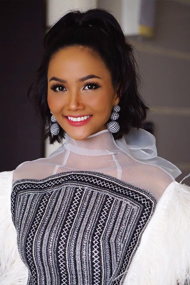 HHen Niê bị chê vì chiếc váy hình chữ nhật đính lông nhưng thần thái đỉnh cao đã cứu vớt tất cả-2